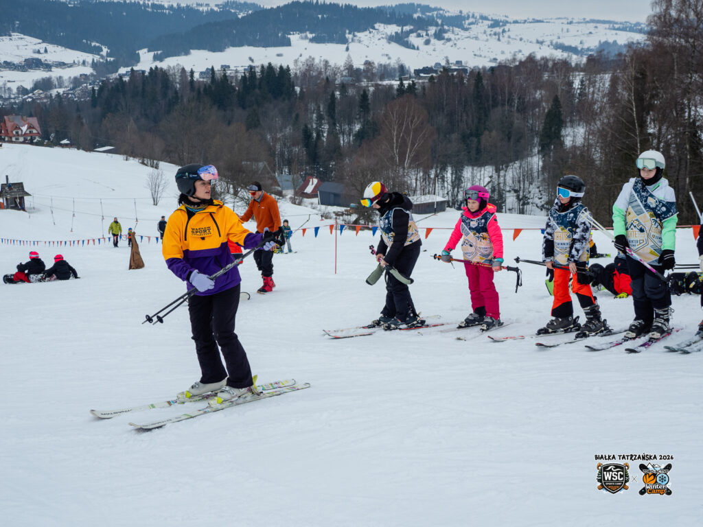 Dzieci i młodzież na obozie narciarsko-snowboardowym w Białce Tatrzańskiej